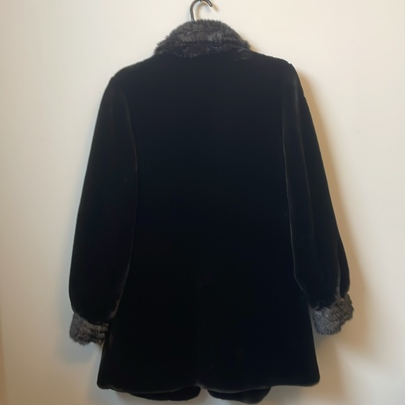 Laura Faux Fur Coat Like New - Picture 9 of 11